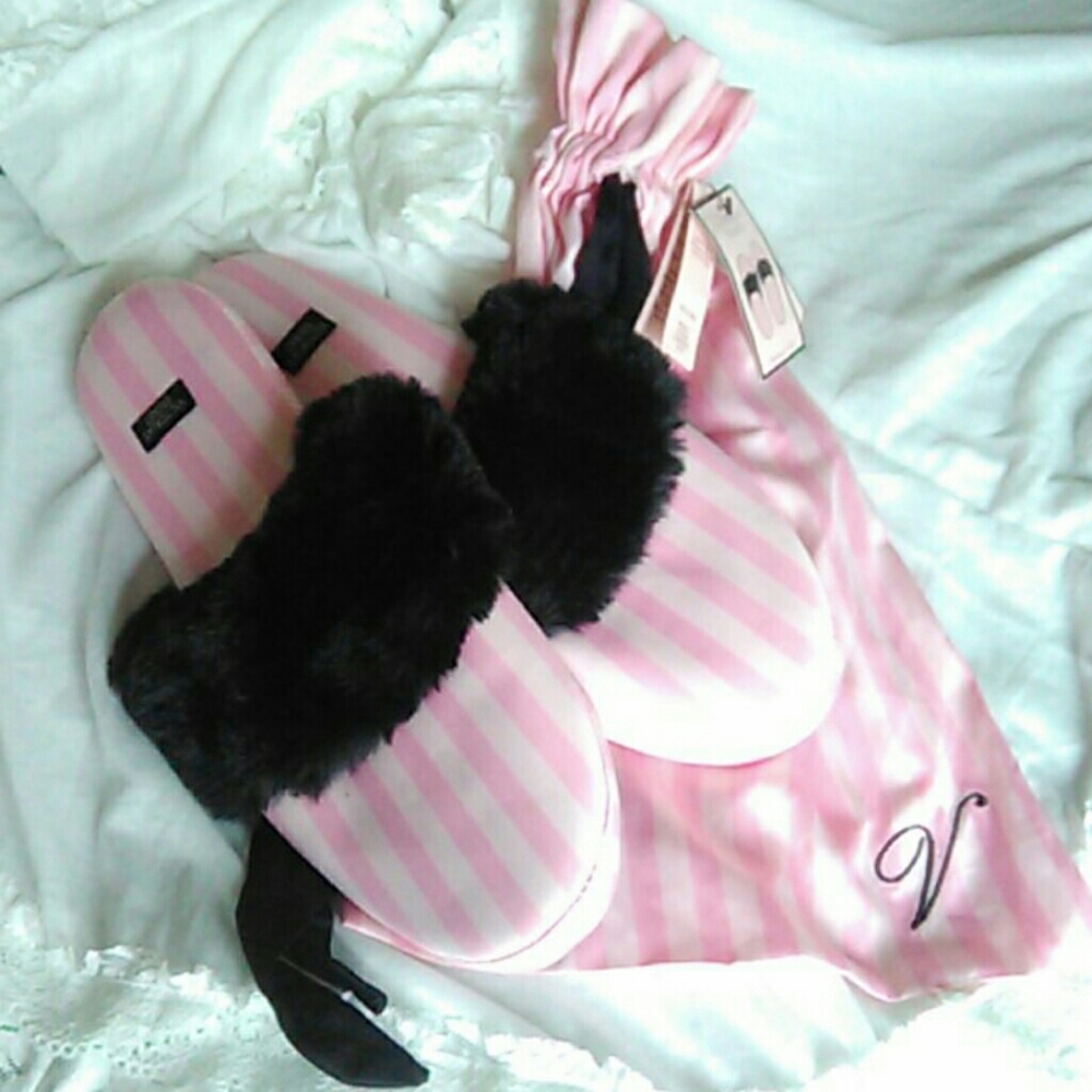 (Brand New)  Victoria's secret fur trim slipper's
